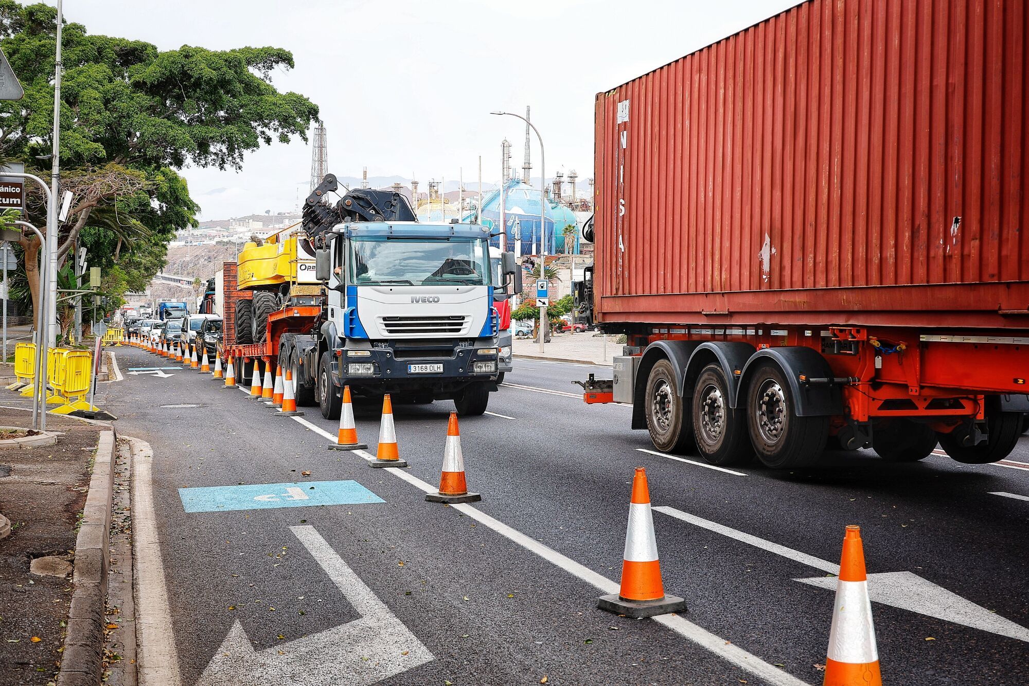 Cortes y colas en Santa Cruz por los preparativos para el Día de las Fuerzas Armadas