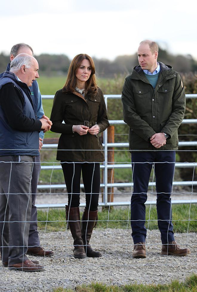 Los duques de Cambridge visitan una granja en Irlanda