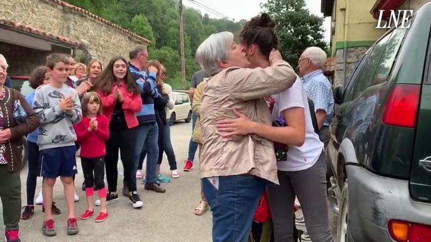 Familiares y amigos reciben a Lucía García