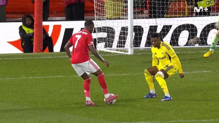 El zurdazo de Hudson-Odoi que reactiva al Forest