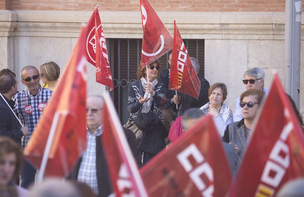 Concentración de pensionistas en Castelló