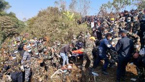 Almenys 68 morts a l’estavellar-se un avió al Nepal