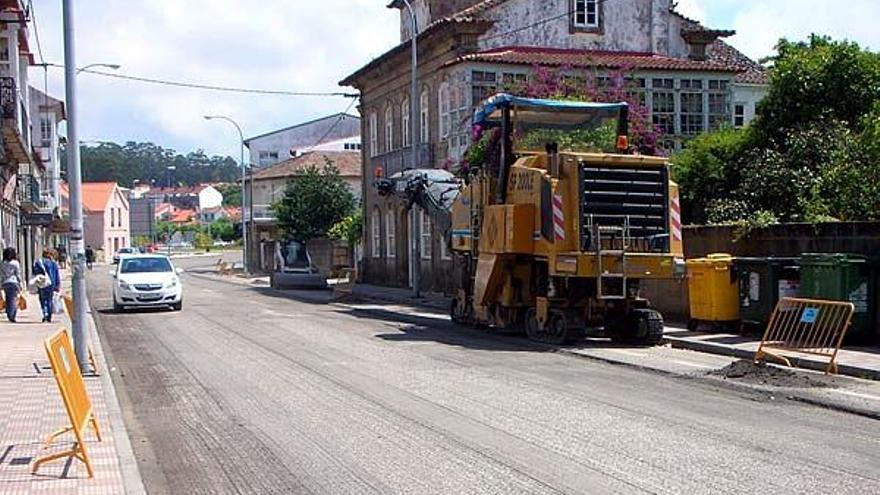 Las máquinas iniciaron ayer los trabajos entre el Puente Romano y la carretera de Belesar.