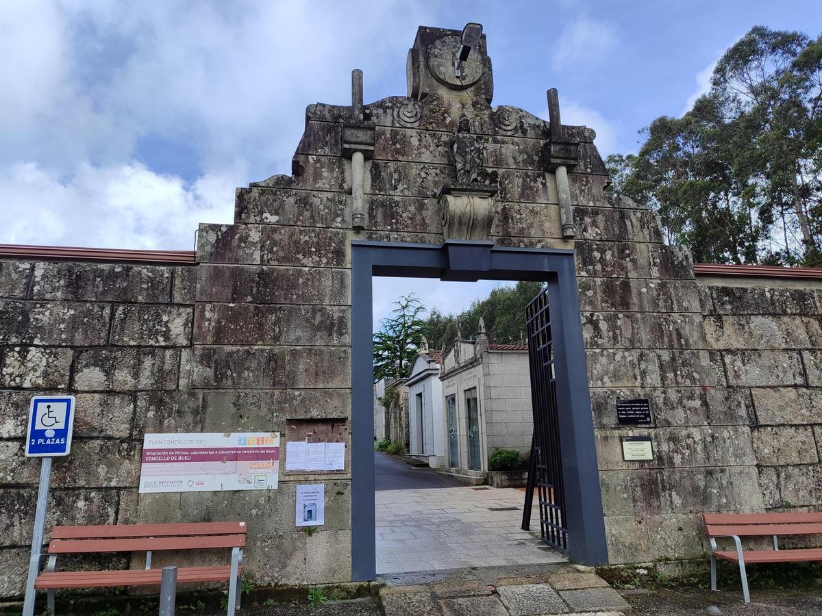 Entrada del cementerio de Bueu.