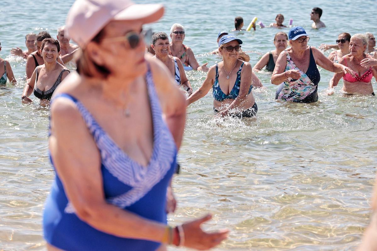 Olimpiadas Playeras en la playa de Las Teresitas por el Día de Los Abuelos y Abuelas Olimpiadas Playeras en la playa de Las Teresitas por el Día de Los Abuelos y Abuelas