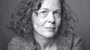 La escritora Julia Newman, autora de Julia.
