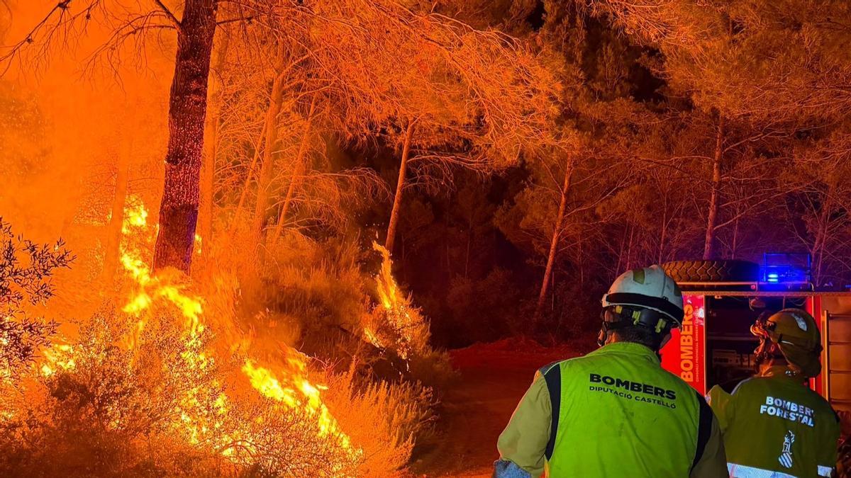 Las próximas 48 horas, cruciales para lograr estabilizar el incendio.