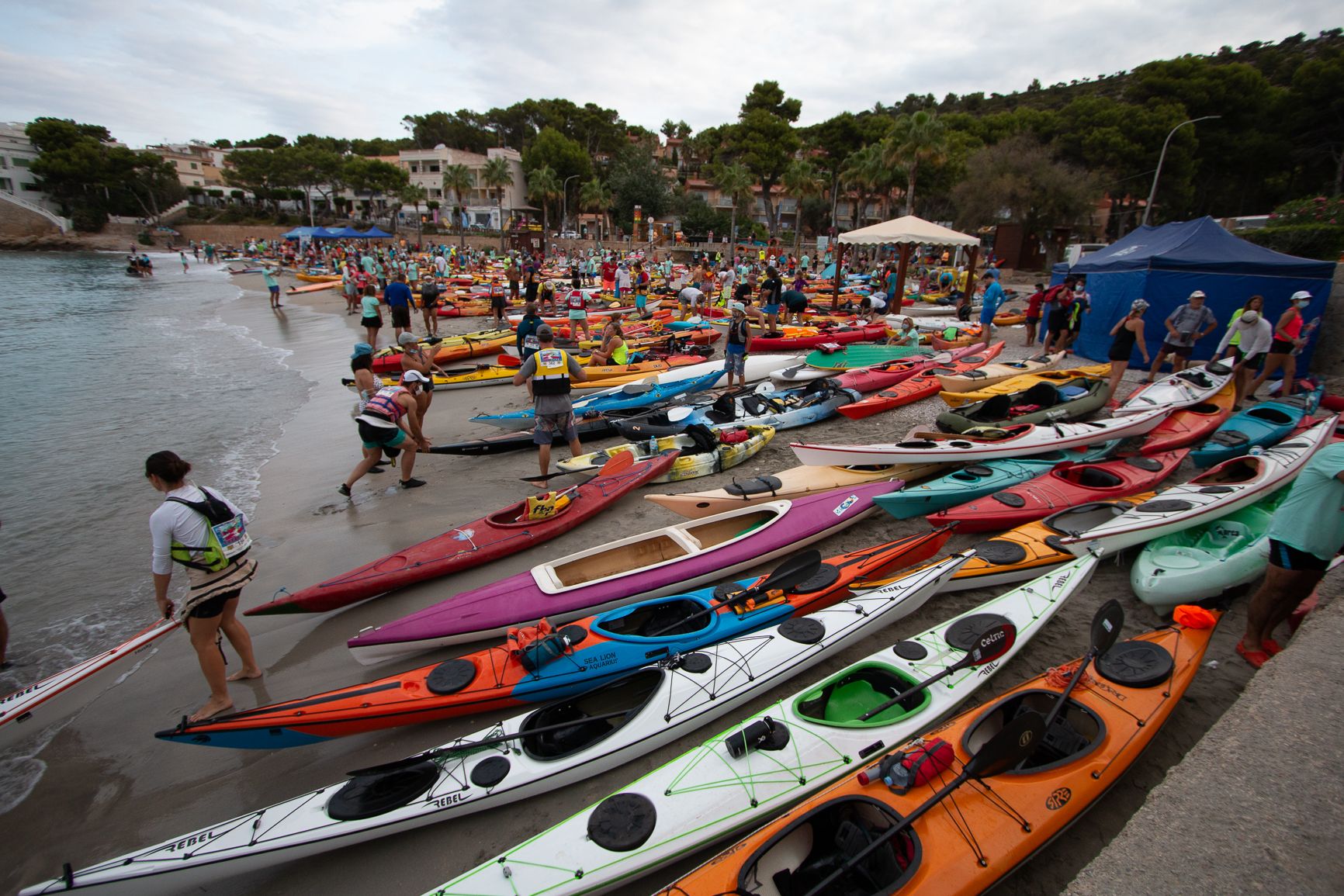 Volta a Sa Dragonera en piragua y paddle surf