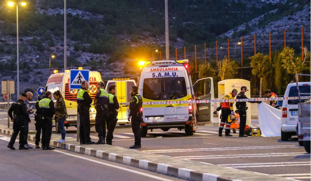 Un hombre dispara 5 veces a su pareja delante de su hijo en un colegio de Elda y se suicida