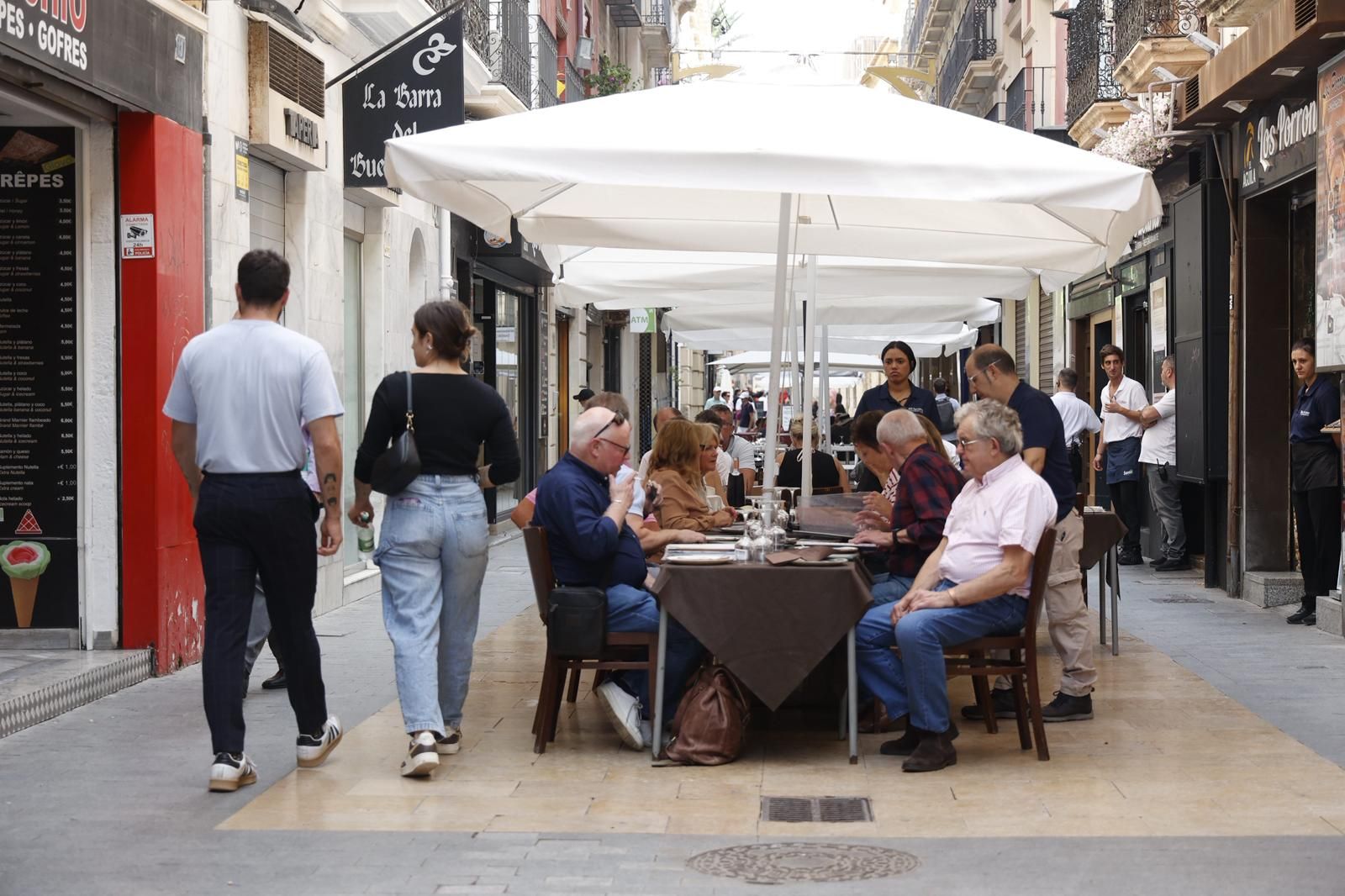 El recorte de terrazas en el Casco Antiguo de Alicante deja fuera a más de 70 locales