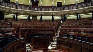 El juego de las sillas desencadena la primera bronca de la legislatura en el Congreso