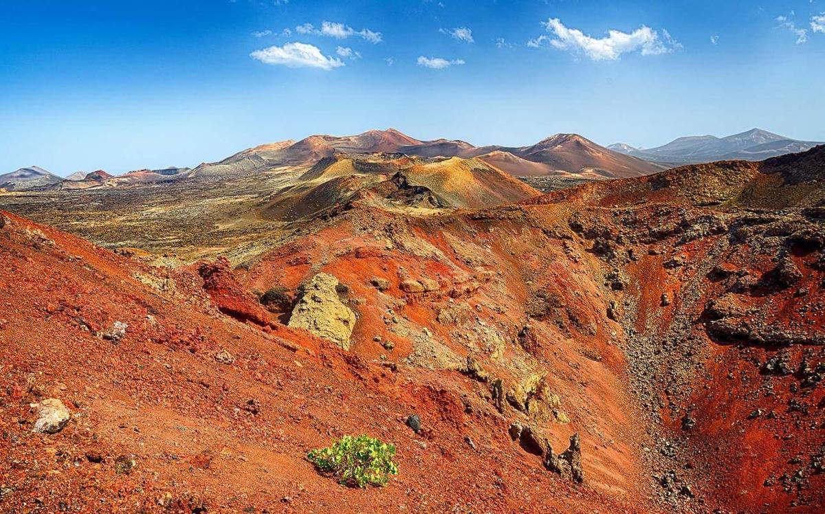 Vista de las Montañas del Fuego, en el Parque Nacional de Timanfaya.