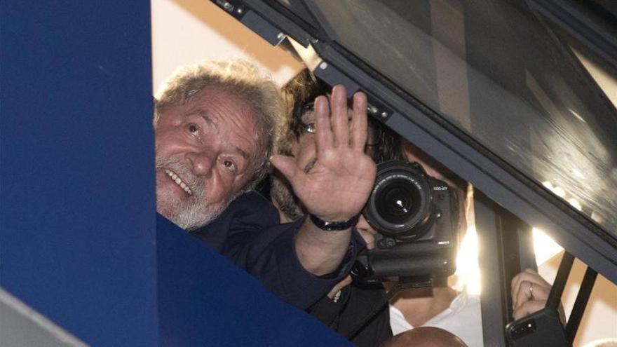 Lula no acata la orden de arresto y negocia condiciones de detención