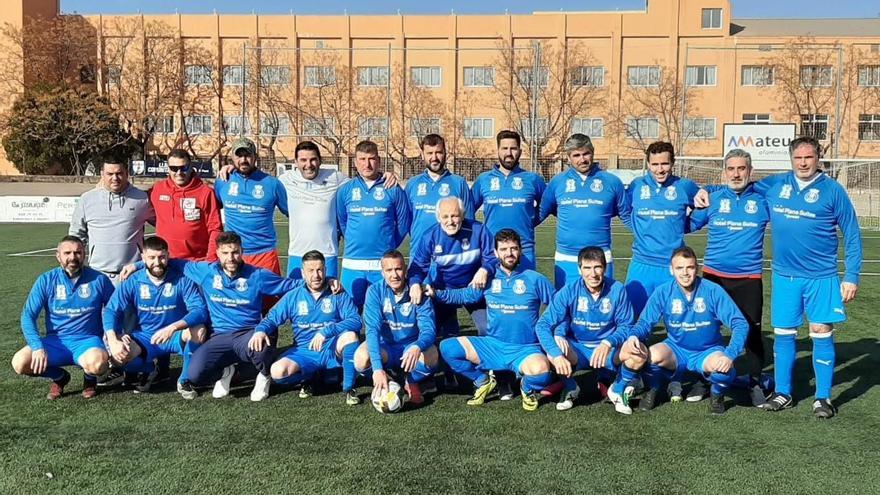 El equipo de veteranos del Vall de Uxó está formado por Paco Félix, Miguel Escolar, Damián Oliveira, Antonio Martínez, Pepe Segarra, Sergio Talamantes, Omar Zahraui, José Crespo, Pablo Pastor, Rafa Abad y Pepe Borrás (de pie);  José Vicente Serrano, Manuel Cortés, Carlos Augusto García, Jorge Gutiérrez, Juanma Nieto, José Manuel Esteve, David Romero, Eduardo Gil y Javi Edo (agachados).