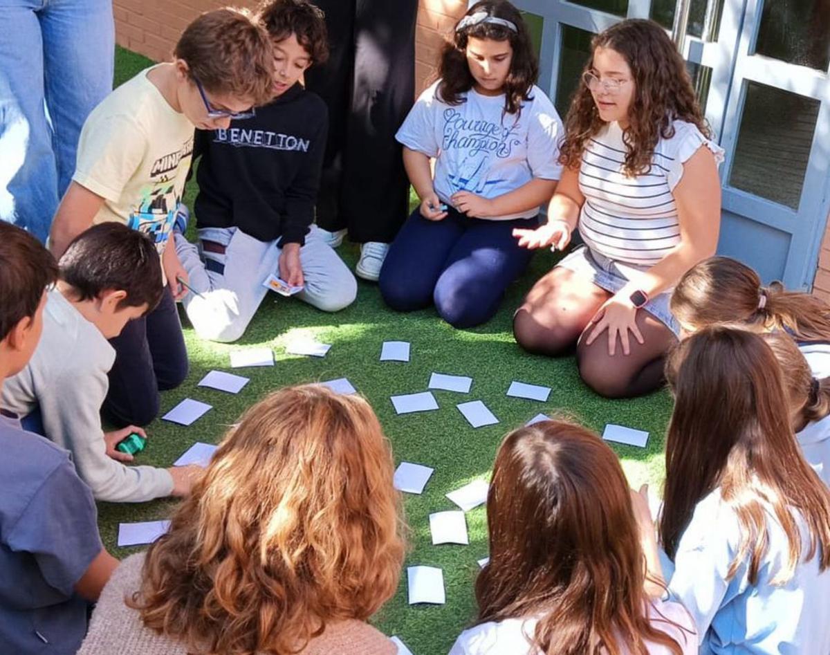 Más de 30 estudiantes de la Mención de Francés de la Universidad de Murcia participaron en la Jornada. | L.O.