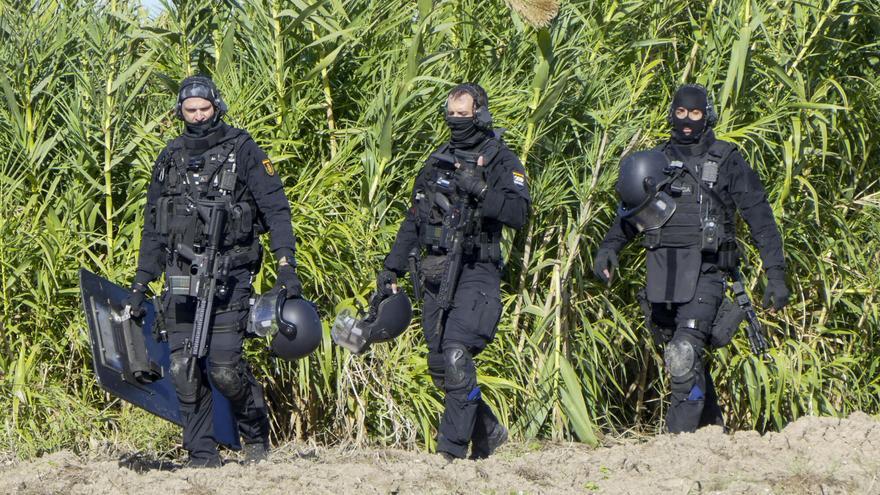 Habla uno de los policías tiroteados por los narcos en Isla Mayor: "Nos gritaban: Por ahí van los perros, mátalos, mátalos"