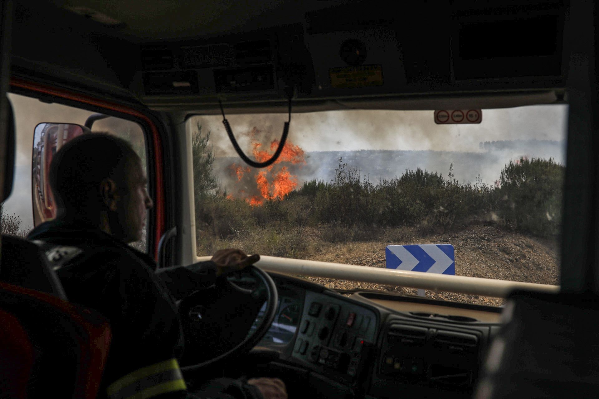 GALERÍA | El incendio en Figueruela avanza en Aliste