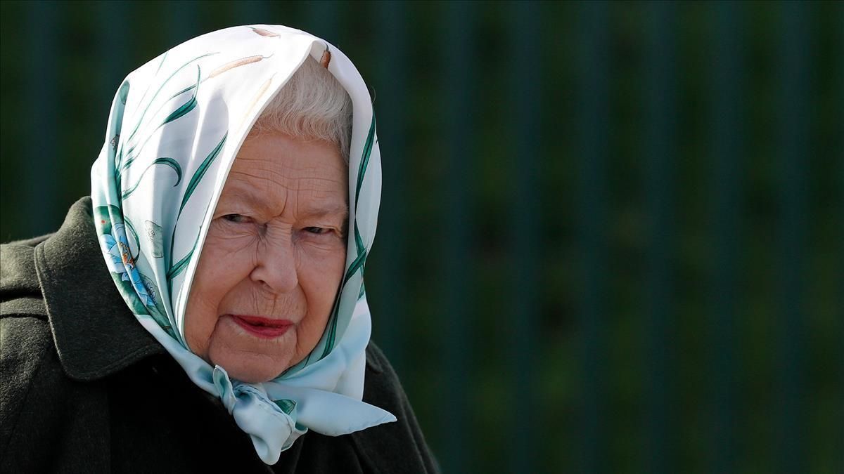 TOPSHOT - Britain s Queen Elizabeth II reacts during her visit to Wolferton Pumping Station in Norfolk  east of England on February 5  2020  where she officially opened the new station  - Wolferton Pumping Station allows the surrounding 7 000 acres of marshland  which sits below sea level  to be drained  dried out and farmed  The Queen s father  King George VI  opened the original station on February 2  1948  (Photo by Adrian DENNIS   POOL   AFP)