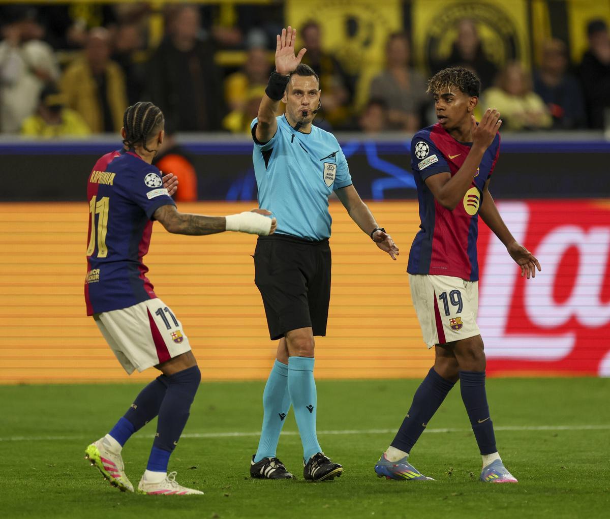 Raphinha y Lamine estuvieron lejos de su nivel de juego habitual frente al Dortmund