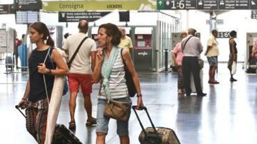 Fomento anuncia que el AVE del Corredor Mediterráneo unirá en tres horas Alicante y Barcelona