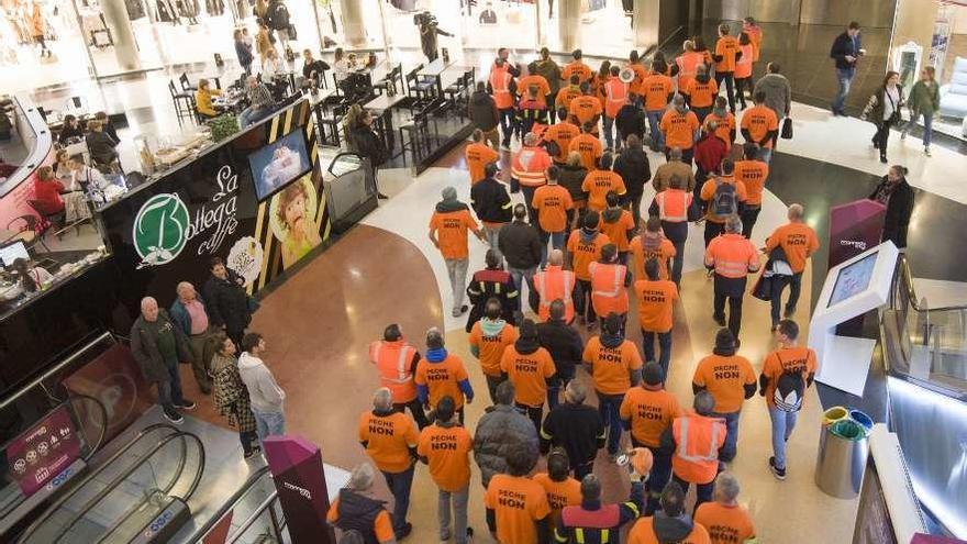 Maratón de protestas contra el cierre en A Coruña