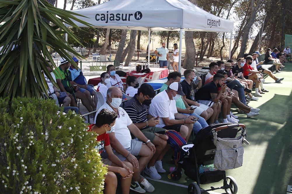 Publico en las instalaciones del Club Sierra Moreno