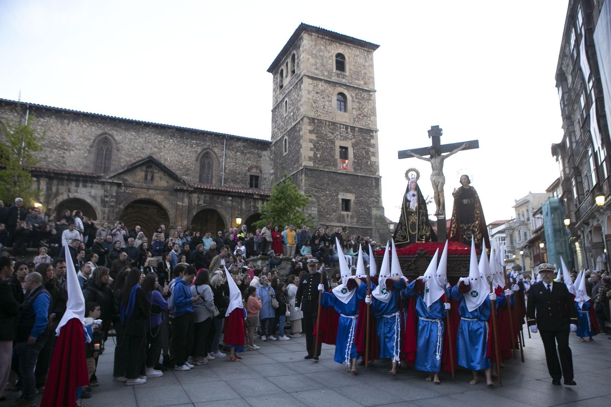 Jueves Santo en Avilés: Procesión del Silencio con los "sanjuaninos"