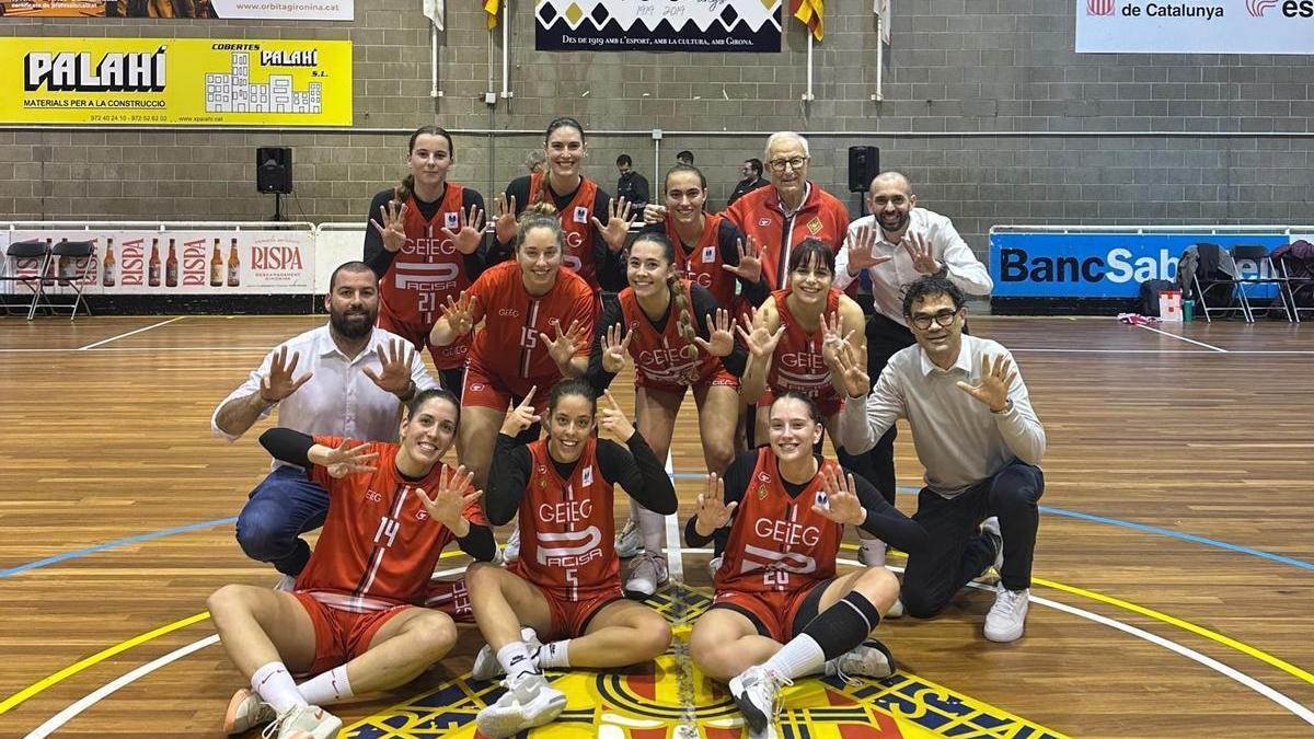 El GEiEG Pacisa celebra la victòria en l'últim partit del 2025.