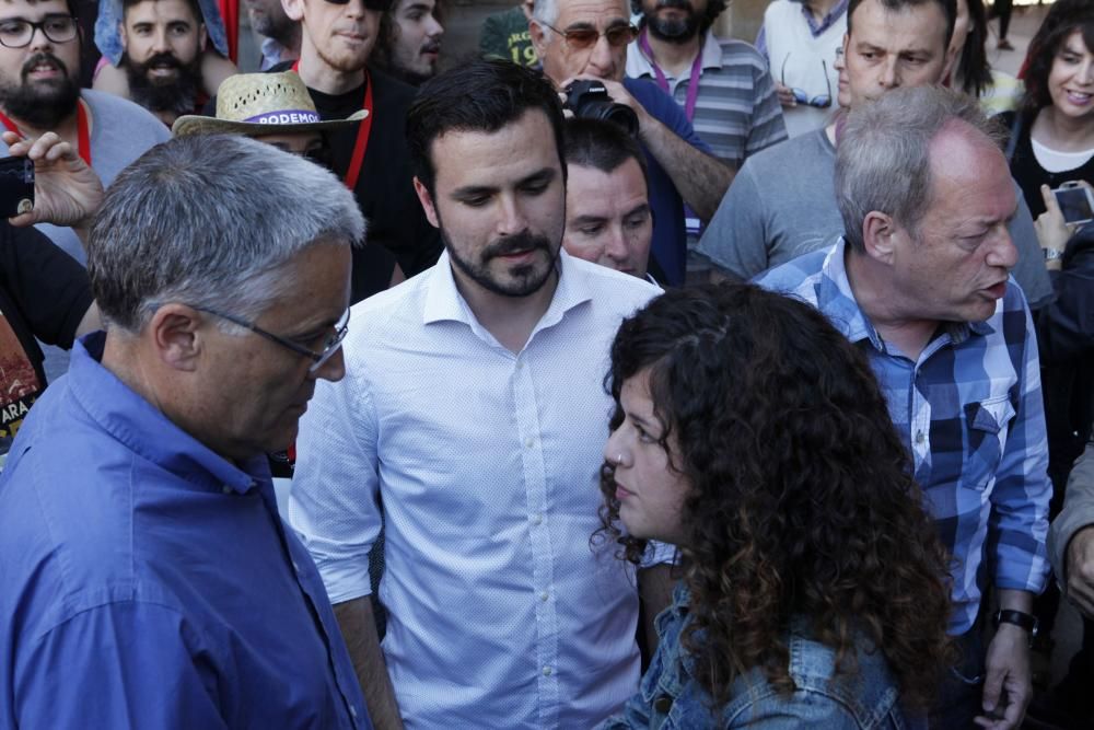 Alberto Garzón en un mitin de Unidos Podemos en la Plaza Mayor de Gijón