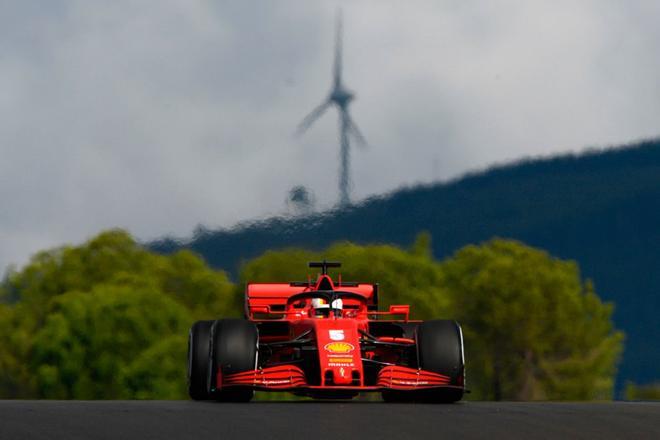 El piloto de Ferrari Sebastian Vettel durante la primera sesión en el Autodromo Internacional do Algarve en Portimao previo al Gran Premio de Portugal.