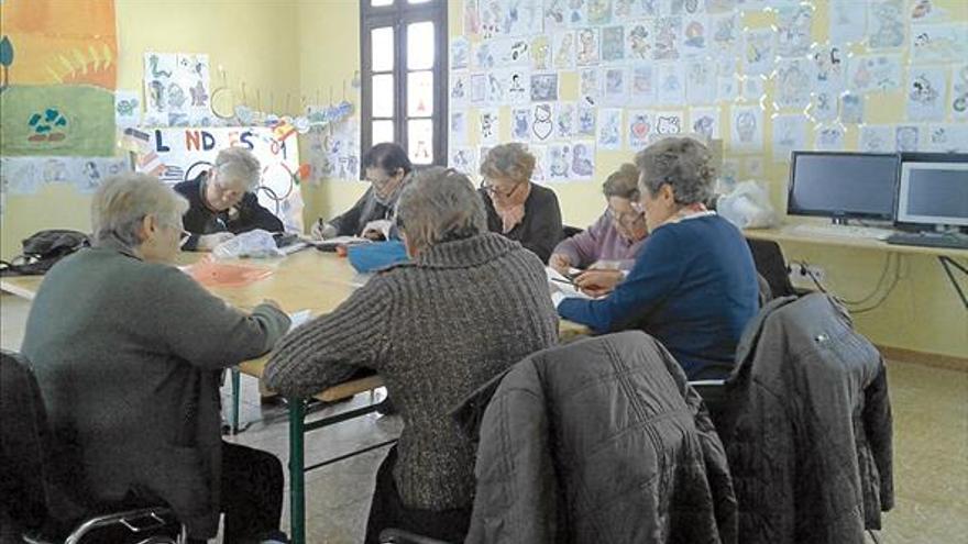 El aula de adultos retoma las clases en diez municipios