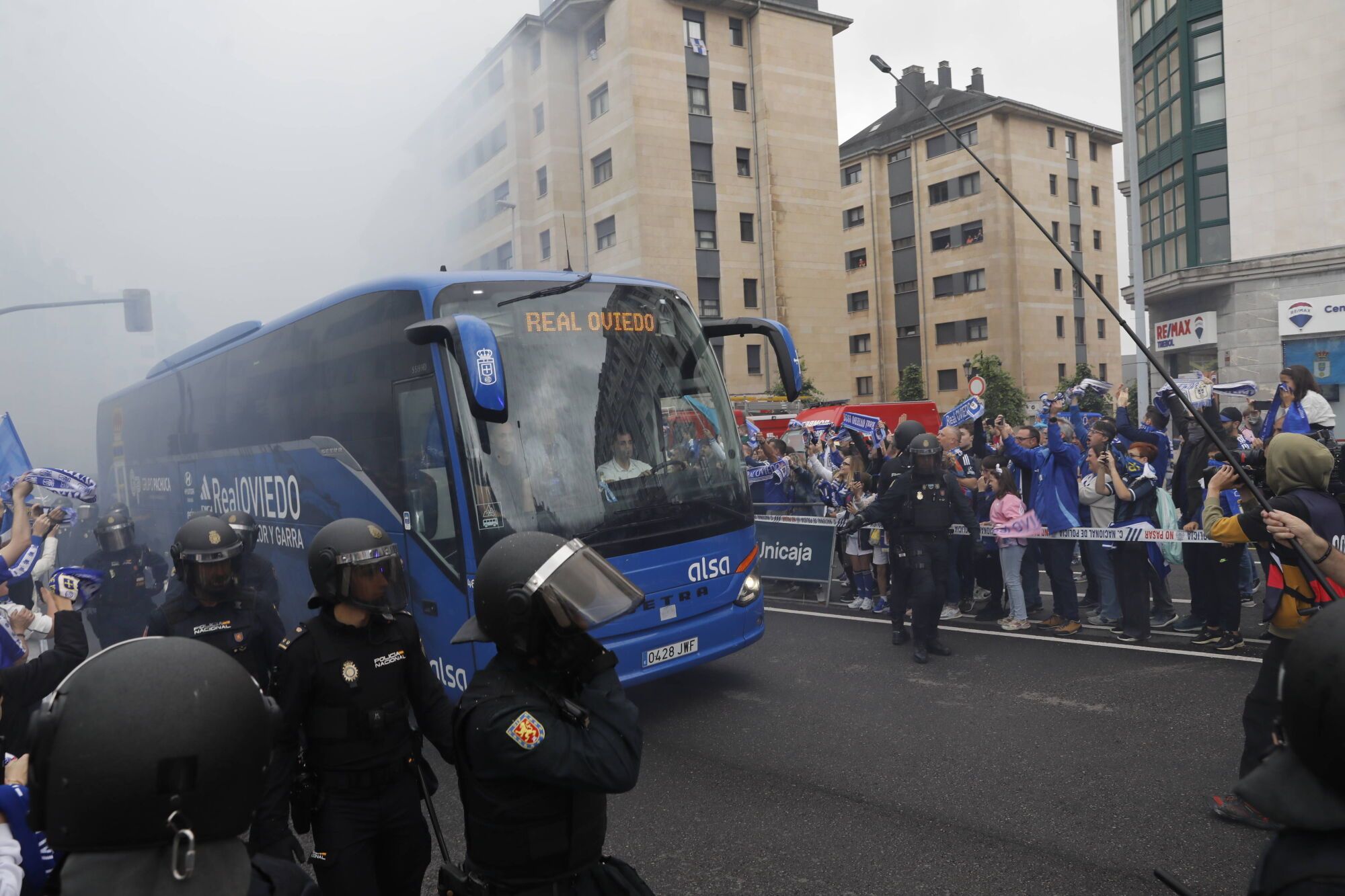 Así fue el recibimiento de la afición al Real Oviedo y toda la previa del último partido de la temporada