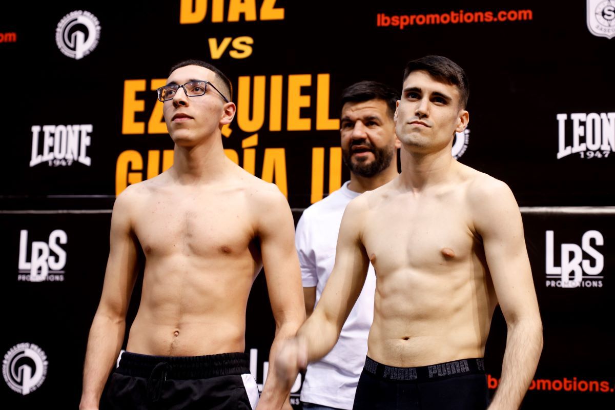 Pesaje de la velada de boxeo en el pabellón Siglo XXI