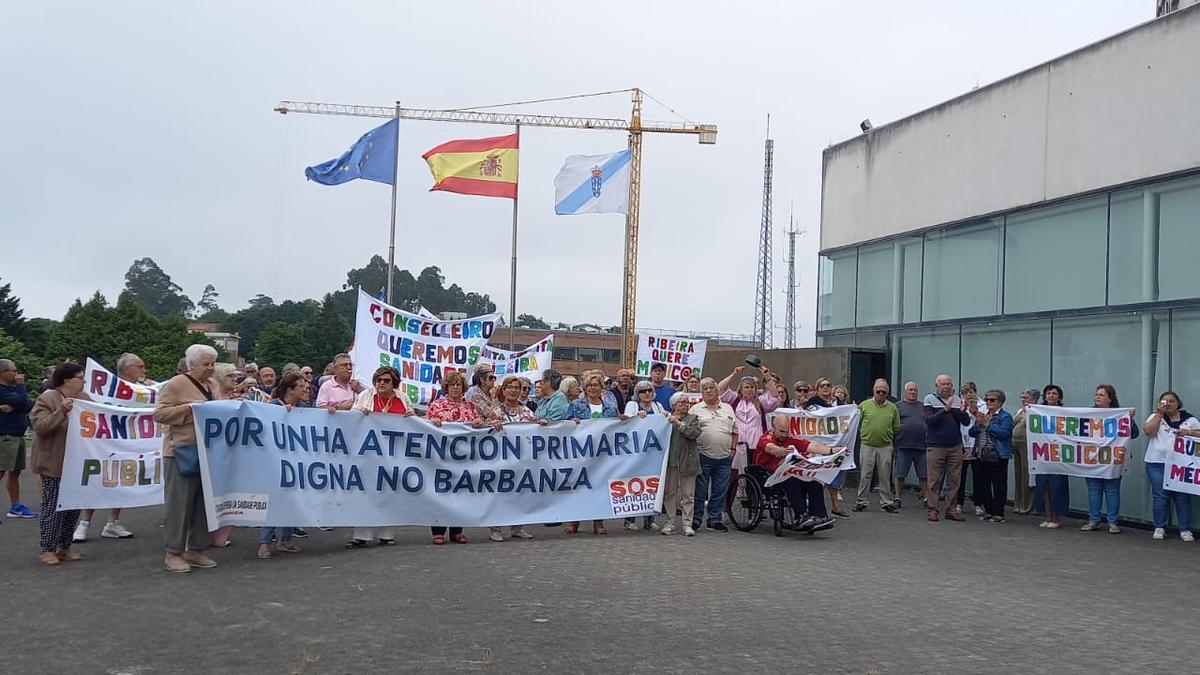 Participantes en la manifestación de este jueves en Santiago.