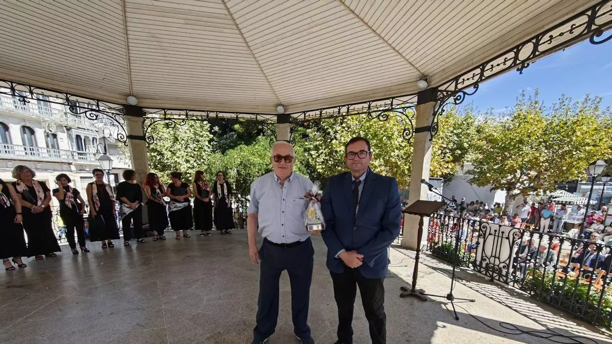 Carlos Hermelo: «Esta homenaxe non a merezo eu só, represento a todos os mariñeiros»