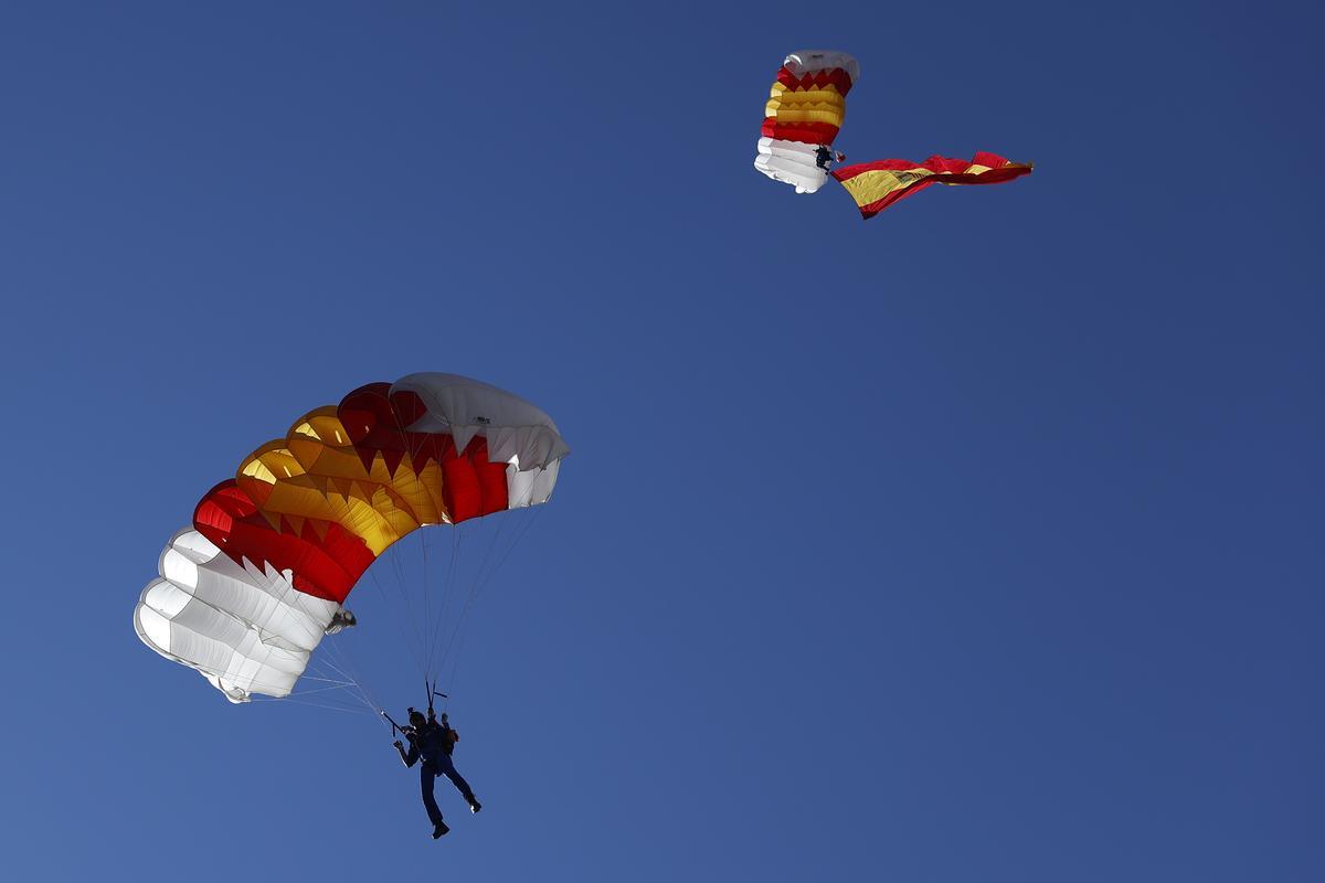 Desfile militar del Día de la Fiesta Naciona del 12 de octubre