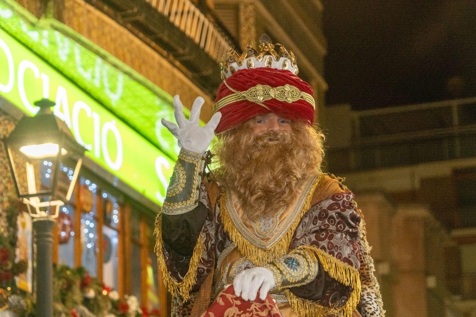 La Vila Joiosa recibe a los Reyes Magos por la puerta grande