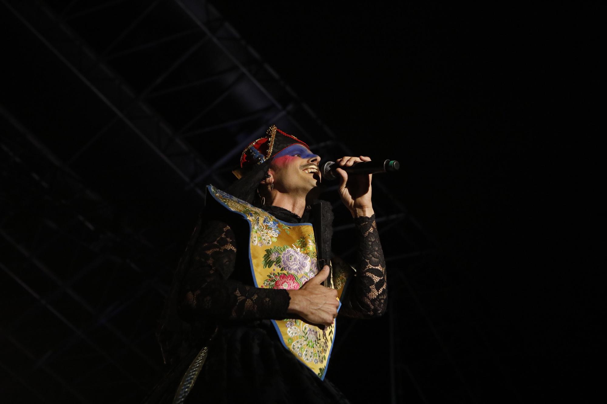 En imágenes: Concierto de Rodrigo Cuevas en la playa de Poniente