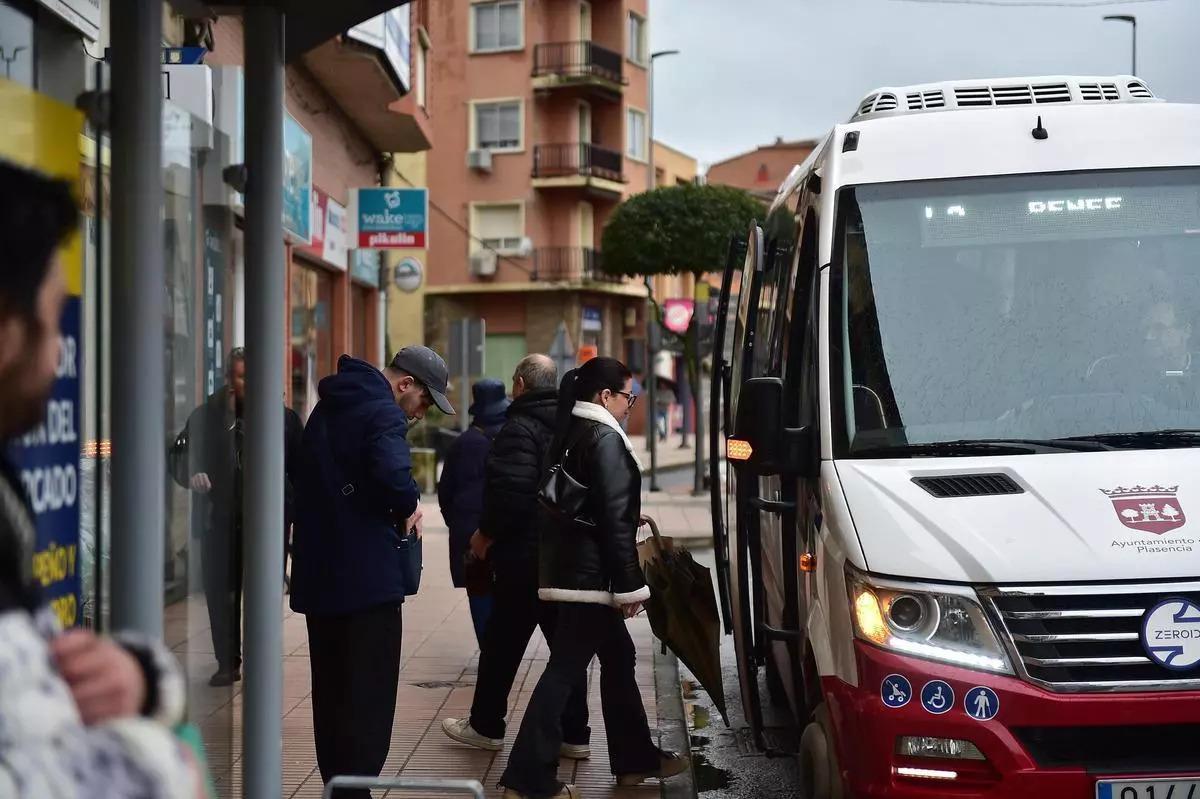 Plasencia abre una encuesta ciudadana para mejorar el servicio de autobús urbano, con plazo hasta el 30 de abril.