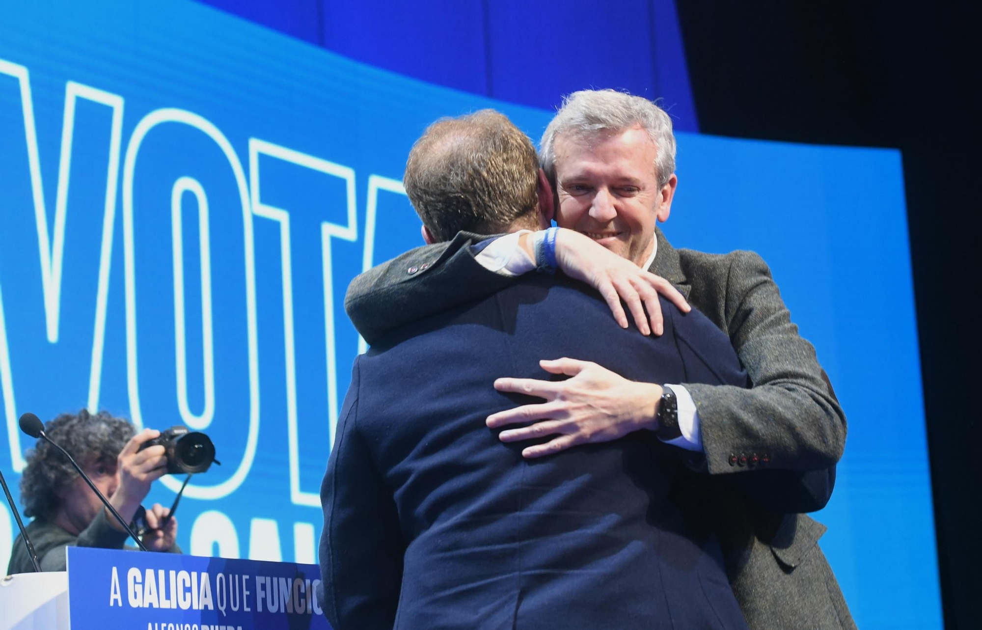 Feijóo se vuelca con Rueda en el cierre de campaña: "Le veo más presidente que nunca"