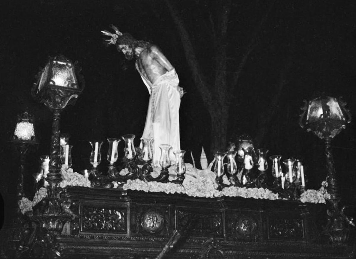 Rodeado de tulipas, también en los años 50.
