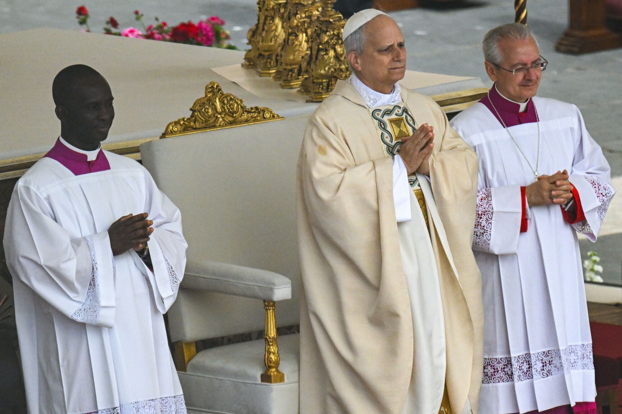 Vatican Cty (Vatican City State (Holy See)), 18/05/2025.- Pope Leo XIV (C) leads theÂ Holy Mass for the Beginning of the Pontificate, at St. Peter's Square, in Vatican City, 18 May 2025. (Papa) EFE/EPA/DAREK DELMANOWICZ POLAND OUT. POLAND OUT