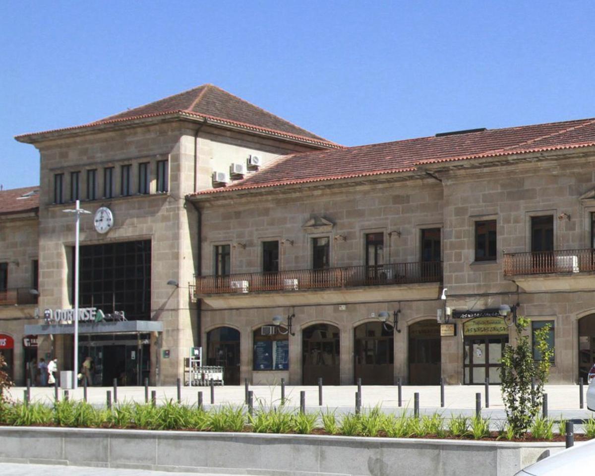 El autor fue registrado por la Policía en el exterior de la intermodal de Ourense. | IÑAKI OSORIO