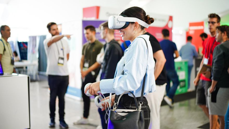 La UV, primera universidad valenciana, invita a emprender juntos en el VDS