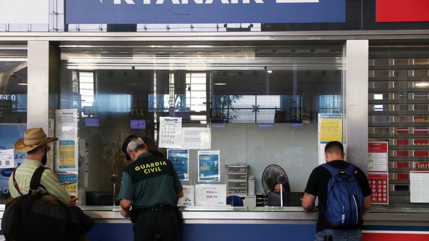 Cancelado un vuelo Santiago-Marsella y varios aviones retrasados por la huelga de Ryanair