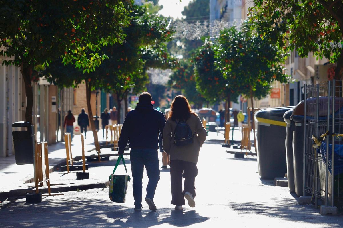 Los peatones toman la calzada el último día de peatonalización de Jorge Juan