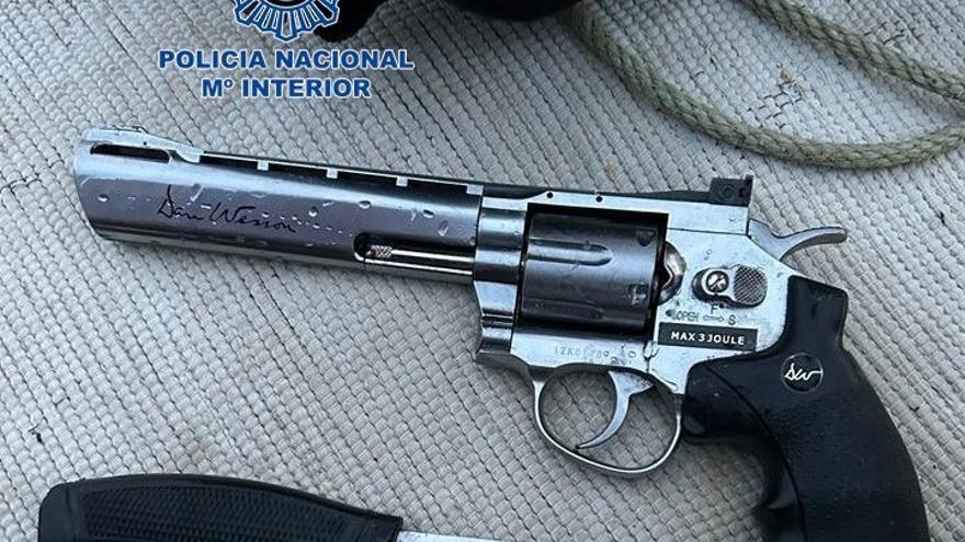 Armas intervenidas por la Policía Nacional.