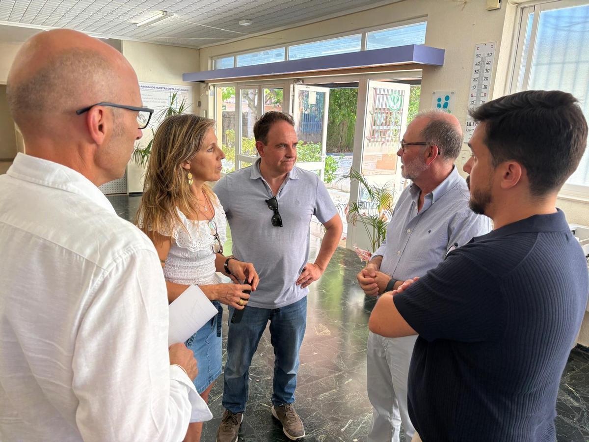 Reunión en el colegio, con la directoa y el alcalde