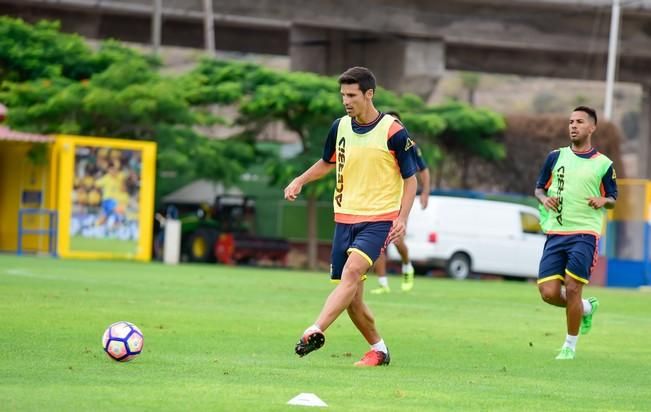 .Entrenamiento de la UD Las Palmas en Barranco ...