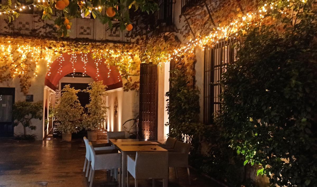 Así luce el restaurante Arbequina por la noche.